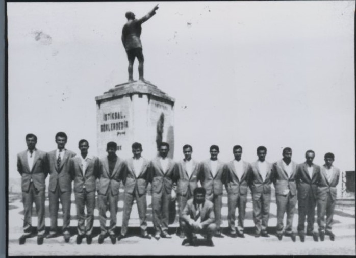 1957-58 — Nehre bakan yaşlı adam